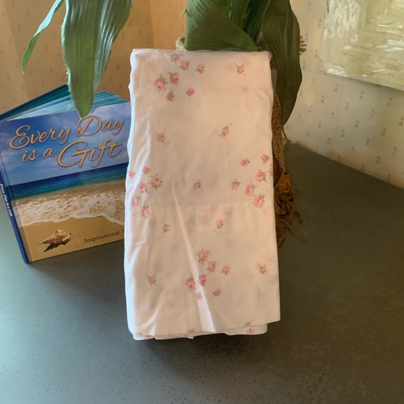 Shabby Chic, NEW NEVER USED, set of 2 KING pillowcases, SPRINKLES, SOFT. - Picture 4 of 8